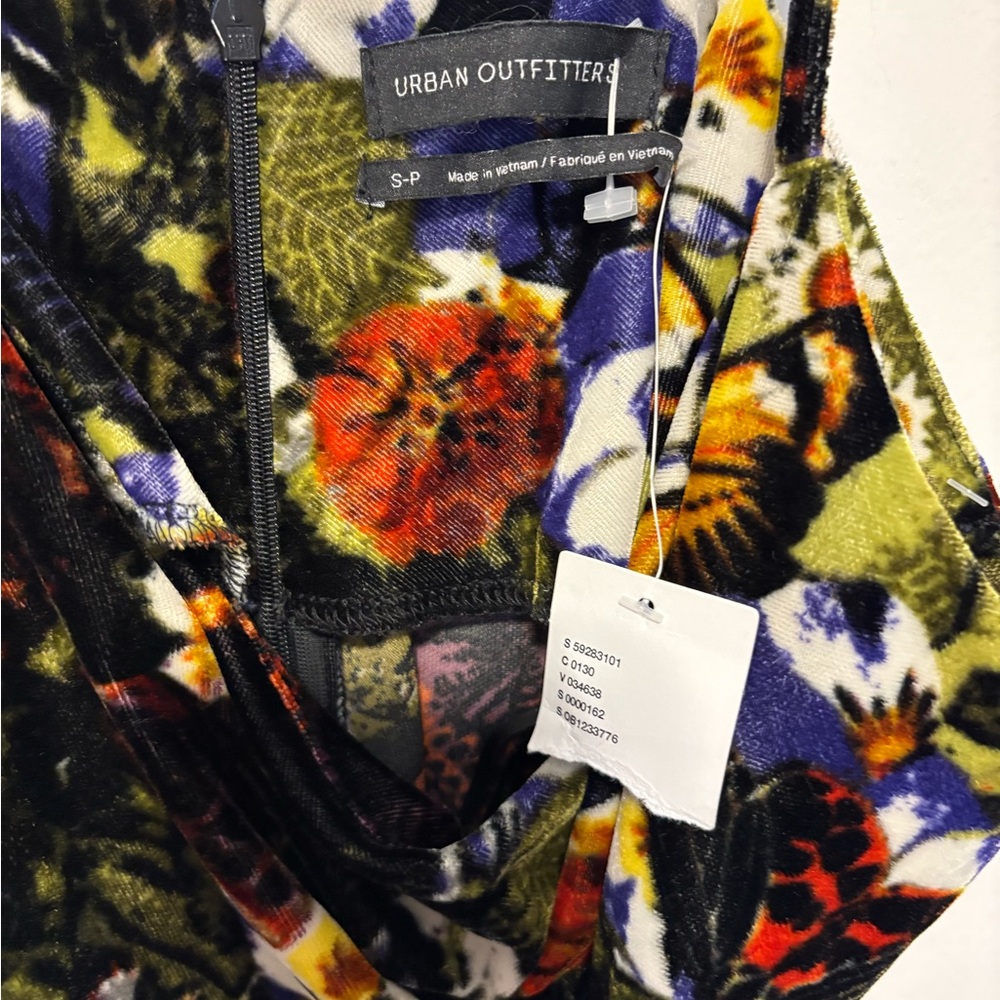 NWT Urban Outfitters Mallory Black Floral‎ Velvet Cowl Neck Slip Dress Size S - Picture 6 of 9